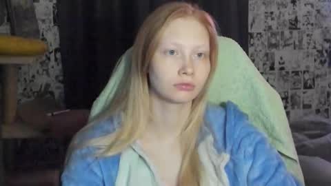 Snapshot of _caramel_milk_ chatting on 11-29-25, 03:31 Merlizz online show from 11-29-25, 03:31
