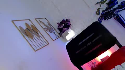 Caroline online show from 10-20-25, 06:03