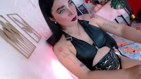 Snapshot of _caroline69 chatting on 12-19-25, 07:04 Caroline online show from 12-19-25, 07:04