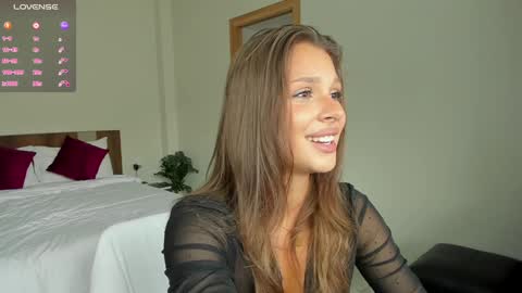 Snapshot of _catchmeifyoucan chatting on 12-16-24, 03:51 Angela online show from 12-16-24, 03:51