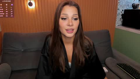 Snapshot of _catchmeifyoucan chatting on 01-19-25, 05:28 Angela online show from 01-19-25, 05:28