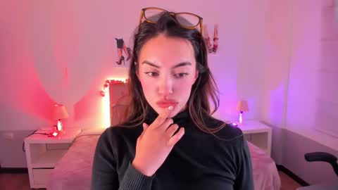 Snapshot of _charlotte_evans_2 chatting on 10-08-25, 08:17 Charlote online show from 10-08-25, 08:17