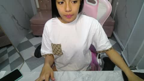 Snapshot of _charlottee_b chatting on 04-02-26, 12:58 _charlottee_b online show from 04-02-26, 12:58