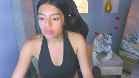 Snapshot of _charlottee_b chatting on 05-27-26, 01:57 _charlottee_b online show from 05-27-26, 01:57
