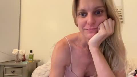 Snapshot of _chelsea___ chatting on 02-27-25, 04:09 Chelsea xo online show from 02-27-25, 04:09