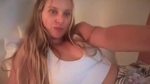 Snapshot of _chelsea___ chatting on 10-16-25, 04:46 Chelsea xo online show from 10-16-25, 04:46