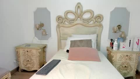 Chloe  online show from 04-15-26, 12:01