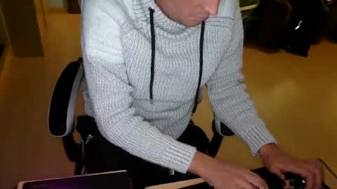 Snapshot of _chris_87 chatting on 12-15-25, 09:30 chris 87 online show from 12-15-25, 09:30