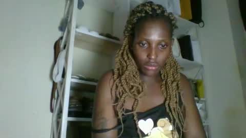 Snapshot of _clara01 chatting on 05-07-26, 07:47 clara online show from 05-07-26, 07:47