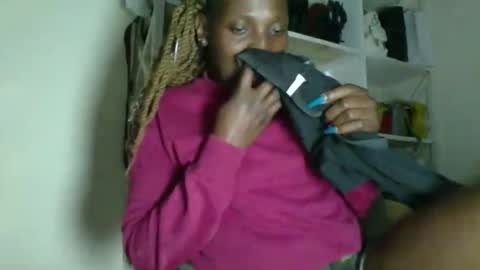 Snapshot of _clara01 chatting on 05-12-26, 06:43 clara online show from 05-12-26, 06:43
