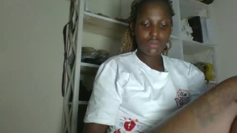 Snapshot of _clara01 chatting on 05-16-26, 07:49 clara online show from 05-16-26, 07:49
