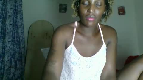 Snapshot of _clara01 chatting on 05-24-26, 11:37 clara online show from 05-24-26, 11:37