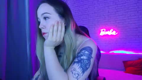 Snapshot of _crazybee_ chatting on 12-04-25, 06:01 Nica online show from 12-04-25, 06:01