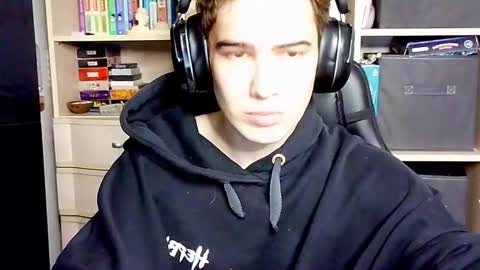 _crise_next_door_ online show from 10-04-25, 03:21