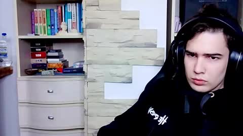 _crise_next_door_ online show from 10-06-25, 02:58