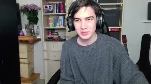 _crise_next_door_ online show from 10-29-25, 04:31