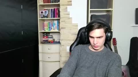 _crise_next_door_ online show from 10-30-25, 05:02