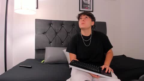 Snapshot of _daarcy chatting on 01-08-26, 12:40 Darcy online show from 01-08-26, 12:40