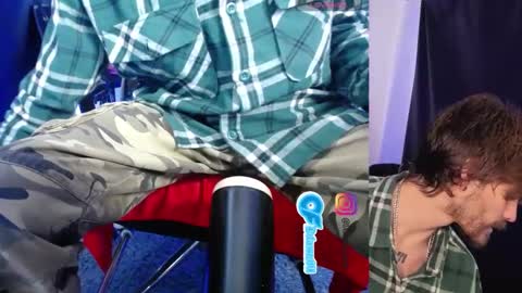 Snapshot of _delacruz911_ chatting on 11-17-25, 04:13 delacruz online show from 11-17-25, 04:13