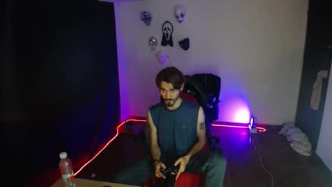 Snapshot of _delacruz911_ chatting on 11-24-25, 11:48 delacruz online show from 11-24-25, 11:48