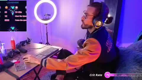 Snapshot of _delacruz911_ chatting on 11-28-25, 01:30 delacruz online show from 11-28-25, 01:30