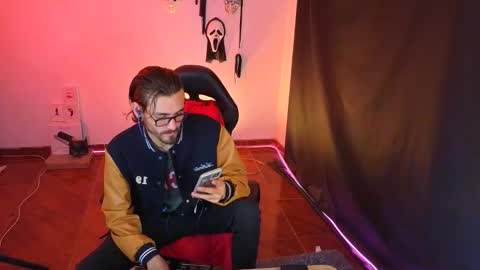 Snapshot of _delacruz911_ chatting on 11-30-25, 05:00 delacruz online show from 11-30-25, 05:00