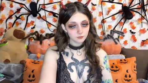 Snapshot of _devilbaby chatting on 10-11-25, 06:06 Kate online show from 10-11-25, 06:06