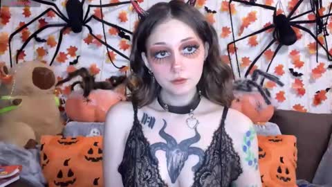 Snapshot of _devilbaby chatting on 10-20-25, 05:57 Kate online show from 10-20-25, 05:57