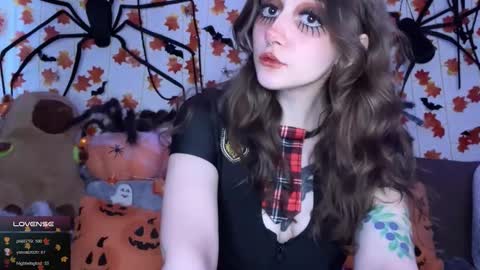 Snapshot of _devilbaby chatting on 10-25-25, 05:48 Kate online show from 10-25-25, 05:48