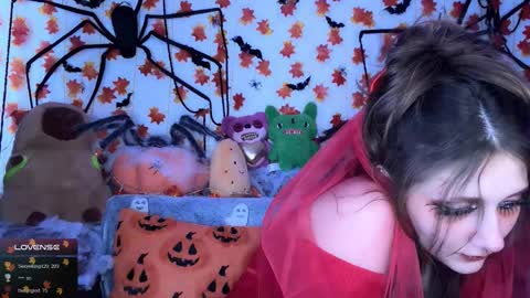 Snapshot of _devilbaby chatting on 10-31-25, 06:58 Kate online show from 10-31-25, 06:58