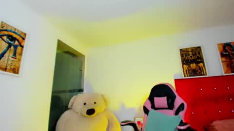 Snapshot of _diva_ts chatting on 06-17-26, 04:52 nicol online show from 06-17-26, 04:52