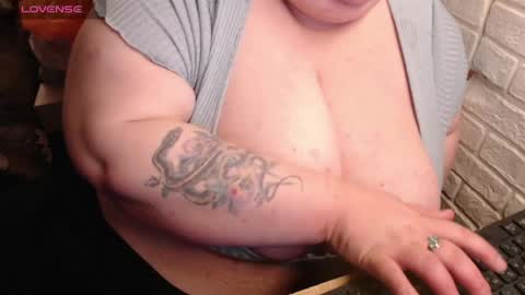 Snapshot of _ellybelly_ chatting on 05-25-26, 07:36 LIsa online show from 05-25-26, 07:36
