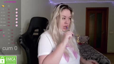 chloue and Gretta online show from 02-09-25, 04:14