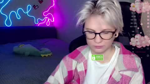 chloue and Gretta online show from 11-15-25, 07:10