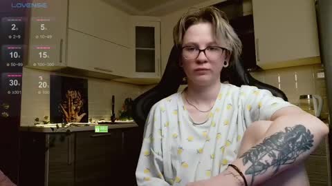 Snapshot of _elven_dreams__ chatting on 06-06-26, 07:18 chloue and Gretta online show from 06-06-26, 07:18