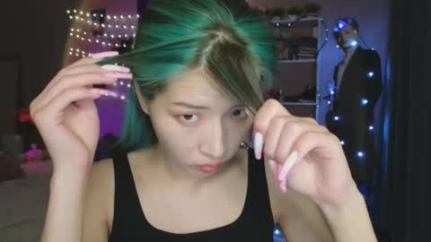 EveEva online show from 10-15-25, 10:37