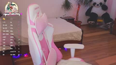 Snapshot of _evellyn_ chatting on 12-22-24, 05:34 Evie online show from 12-22-24, 05:34