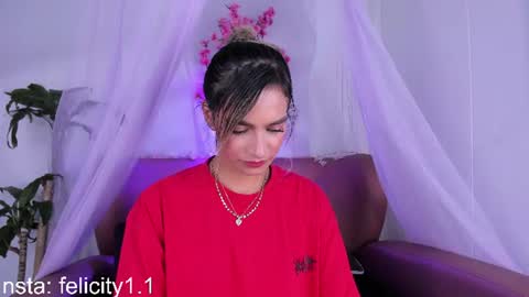 Snapshot of _felicity_1 chatting on 06-26-26, 12:53 Felicity online show from 06-26-26, 12:53