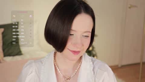 Snapshot of _female_essence_ chatting on 12-30-24, 12:11 Essie online show from 12-30-24, 12:11