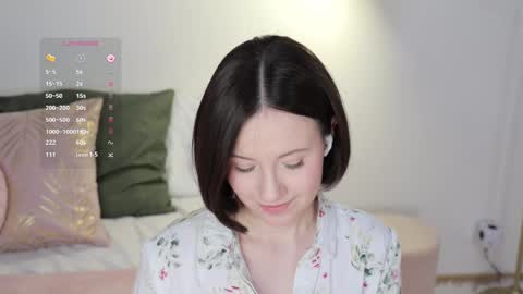 Snapshot of _female_essence_ chatting on 02-13-25, 10:12 Essie online show from 02-13-25, 10:12