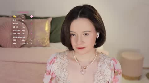 Snapshot of _female_essence_ chatting on 02-26-25, 08:37 Essie online show from 02-26-25, 08:37