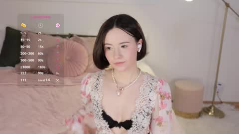 Snapshot of _female_essence_ chatting on 03-06-25, 01:24 Essie online show from 03-06-25, 01:24