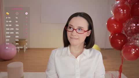 Snapshot of _female_essence_ chatting on 09-22-25, 06:21 Essie online show from 09-22-25, 06:21