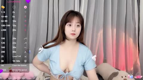 Snapshot of _flipped_ chatting on 10-30-25, 01:40 Flipped online show from 10-30-25, 01:40