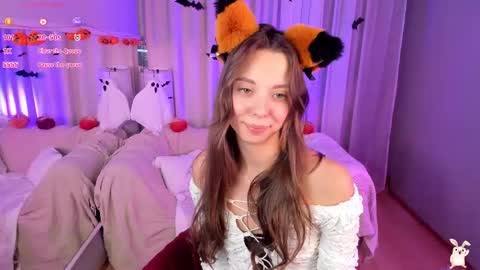 Snapshot of _fluffybunny_ chatting on 10-24-25, 04:58 Goldy Grace online show from 10-24-25, 04:58