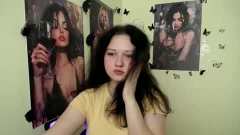 Snapshot of _foxy_lady chatting on 09-15-25, 06:02 Alice online show from 09-15-25, 06:02