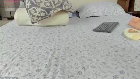 Snapshot of _fullmoon chatting on 12-02-25, 08:15 fullmoon online show from 12-02-25, 08:15