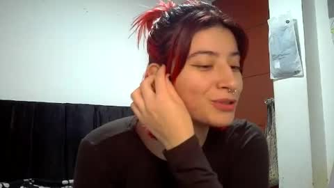 Snapshot of _genesid_dixton chatting on 06-23-26, 10:19 Mia-foster online show from 06-23-26, 10:19