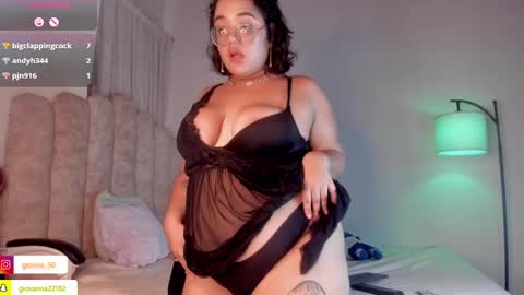 Snapshot of _giovaa_ chatting on 03-07-25, 12:37 G I O V A online show from 03-07-25, 12:37