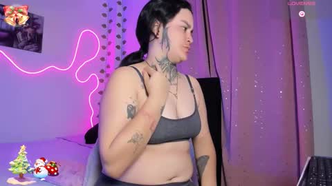 Snapshot of _gleep chatting on 12-23-25, 04:32 LEEP online show from 12-23-25, 04:32